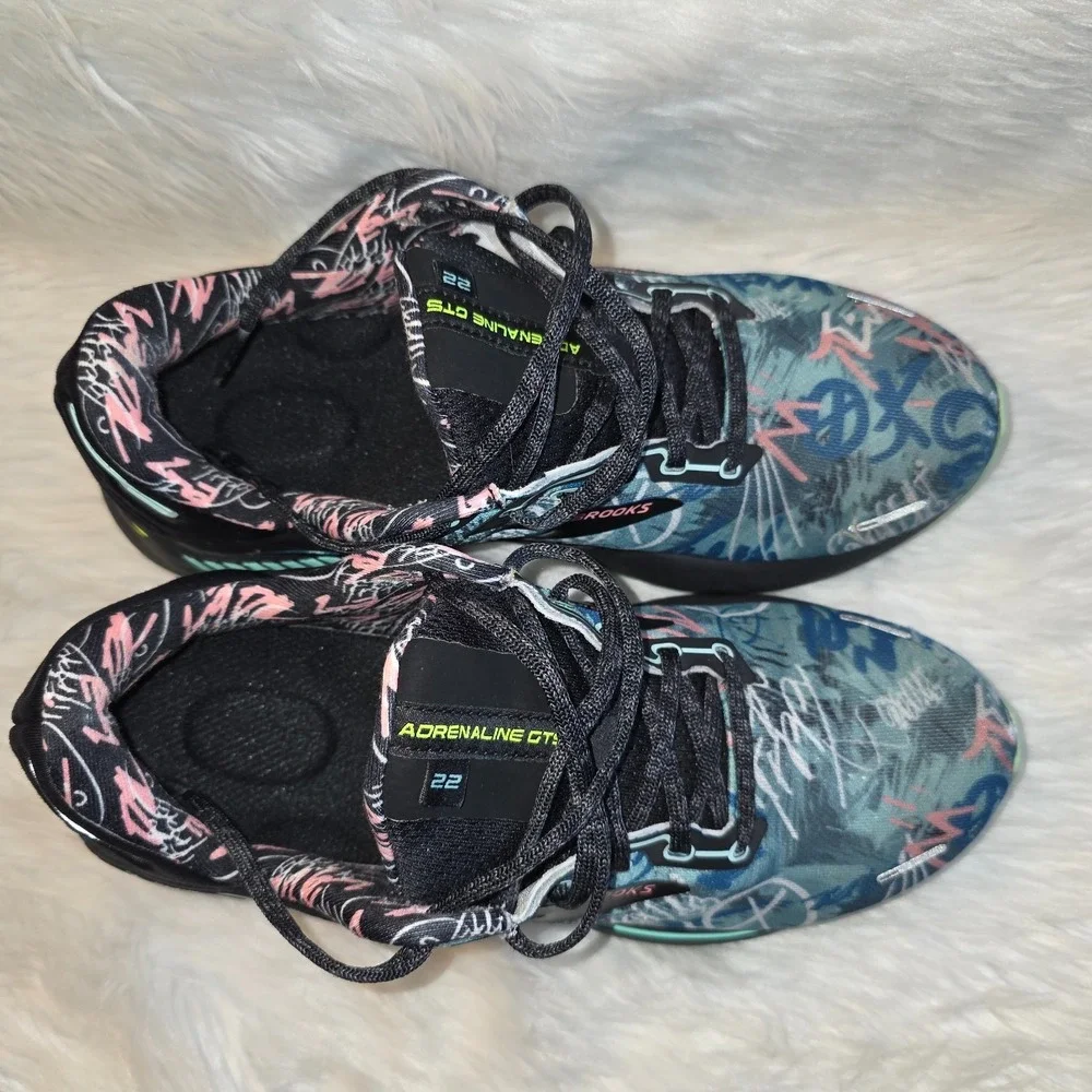 Women's Running Shoes - Brooks Adrenaline GTS 22 Graffiti Print Size 11 - 120353